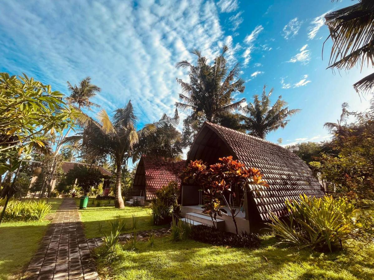 Apit Lawang Villas & Resto Batununggul Exterior photo